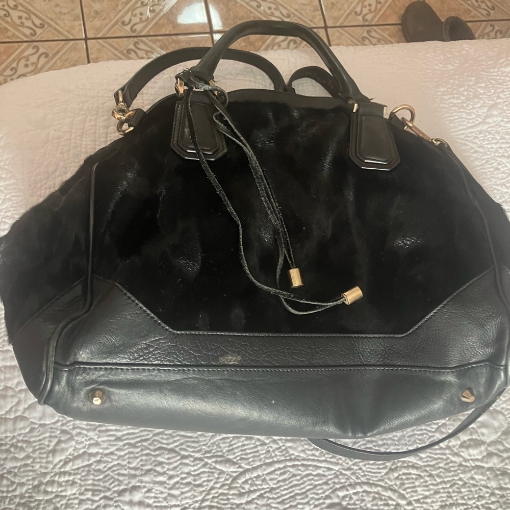 Elegant Black Leather Women's Bag